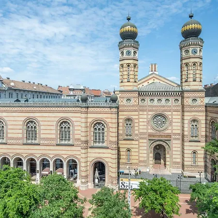 Extreme Luxury * Budapest